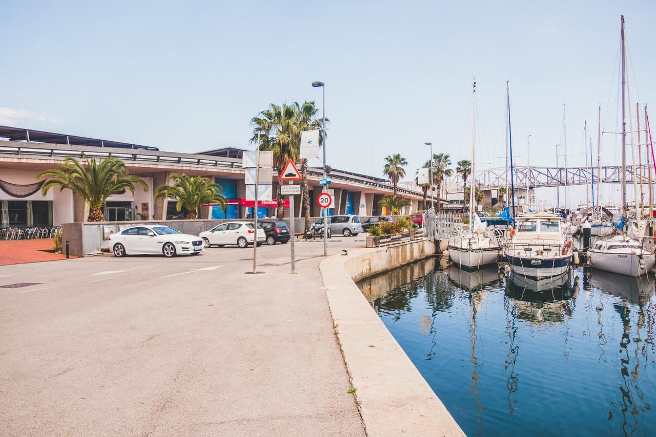 Motor Yacht Boatel Hotel en barco Barcelona