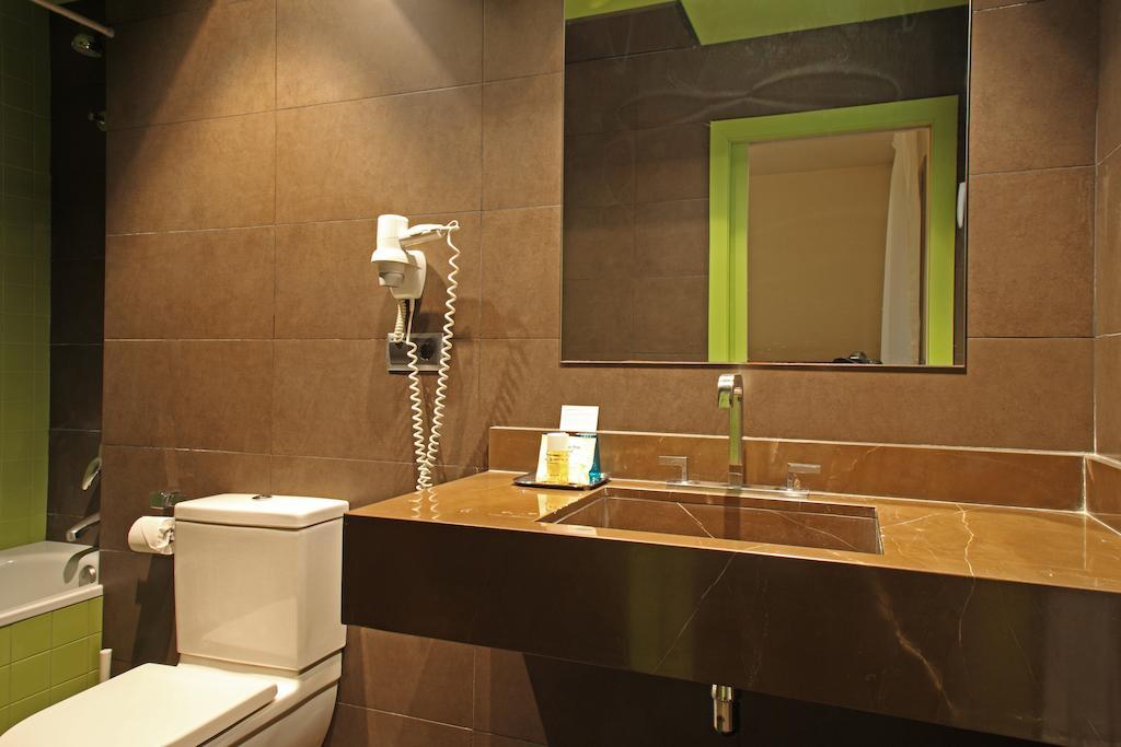 Chic & Basic Zoo Hotel *