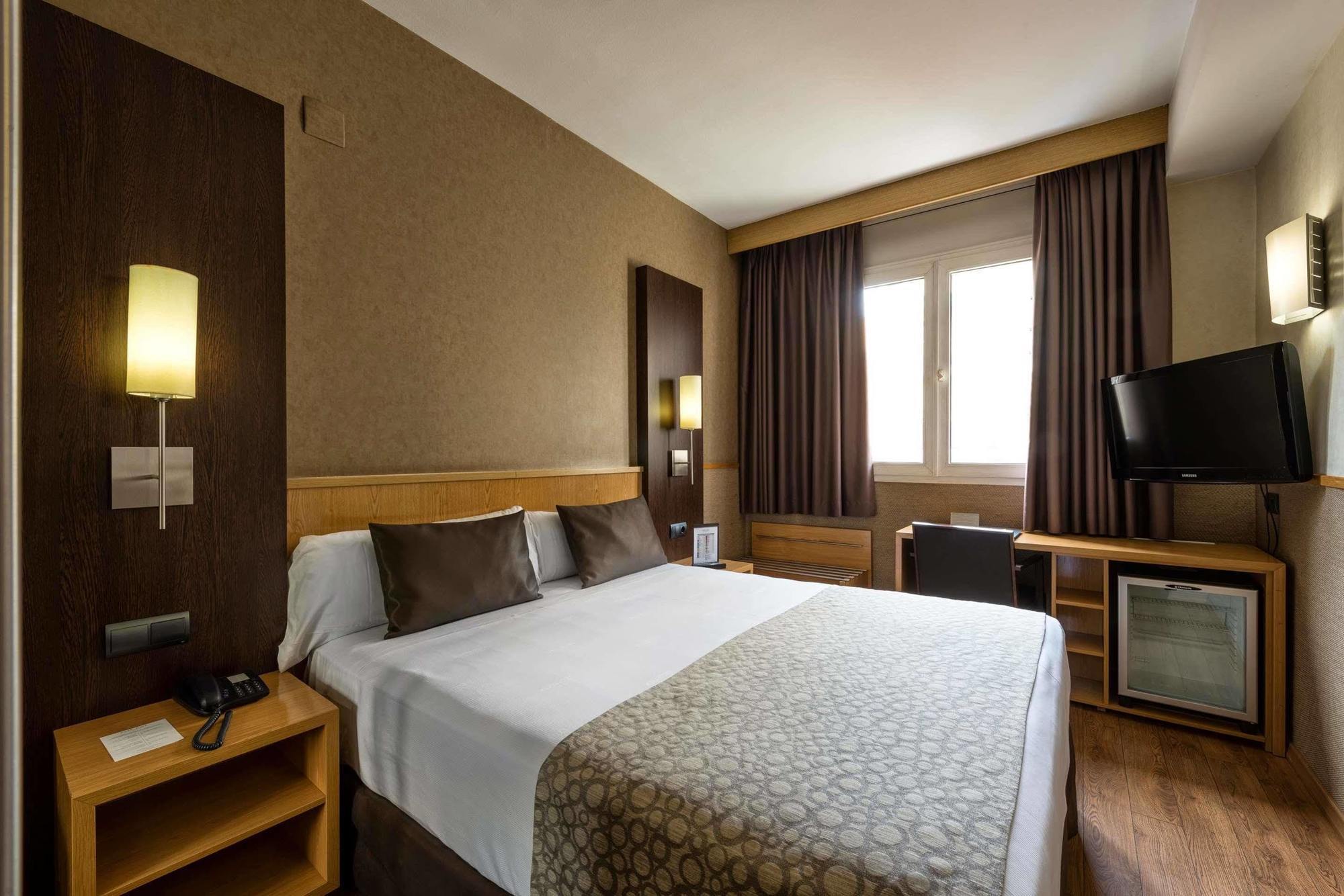 Catalonia Sagrada Familia 3*