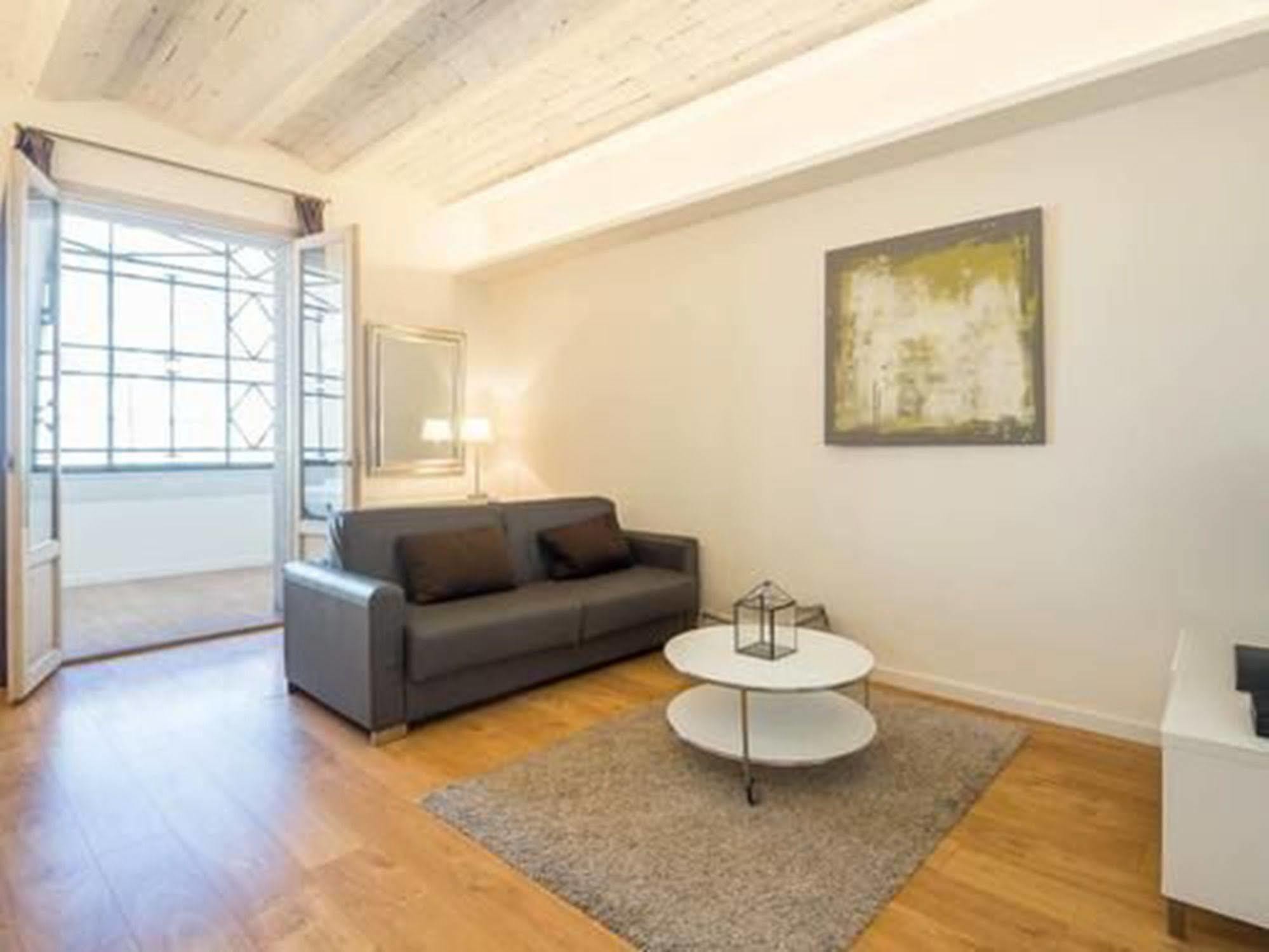 Rent Near Plaza De Cataluña Apartamento