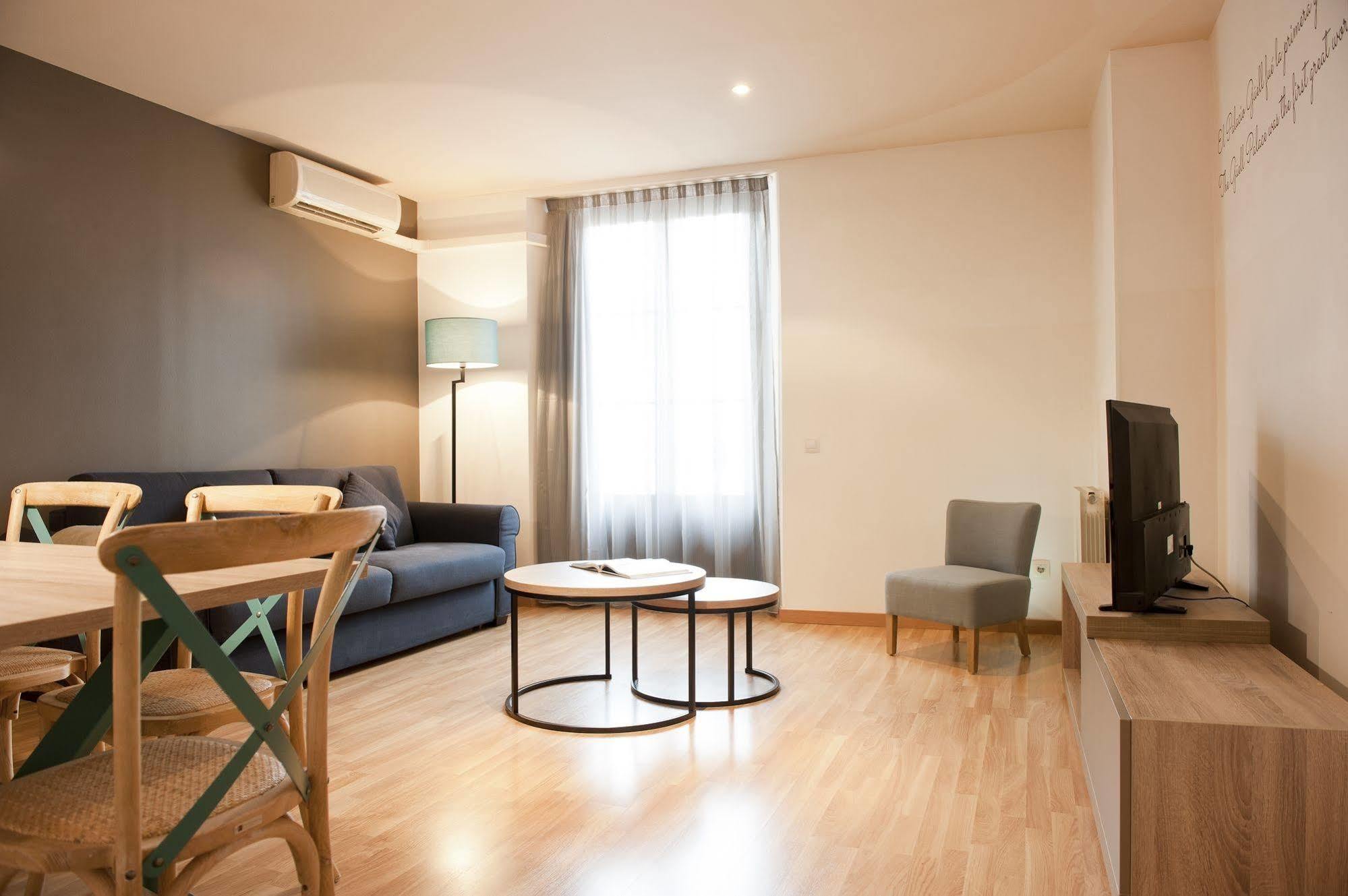 Mh Ramblas Apartamento *