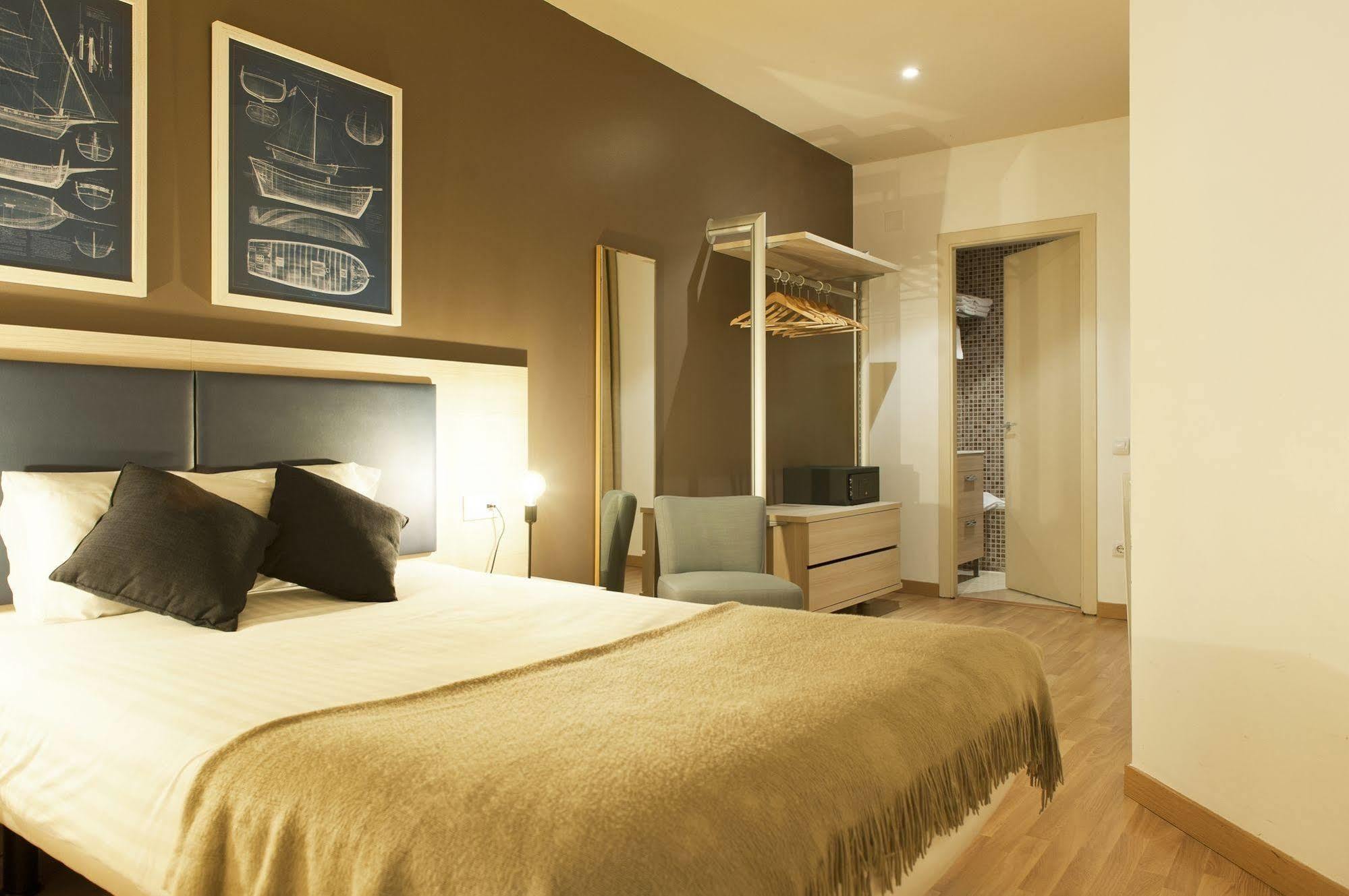 Mh Ramblas Apartamento *