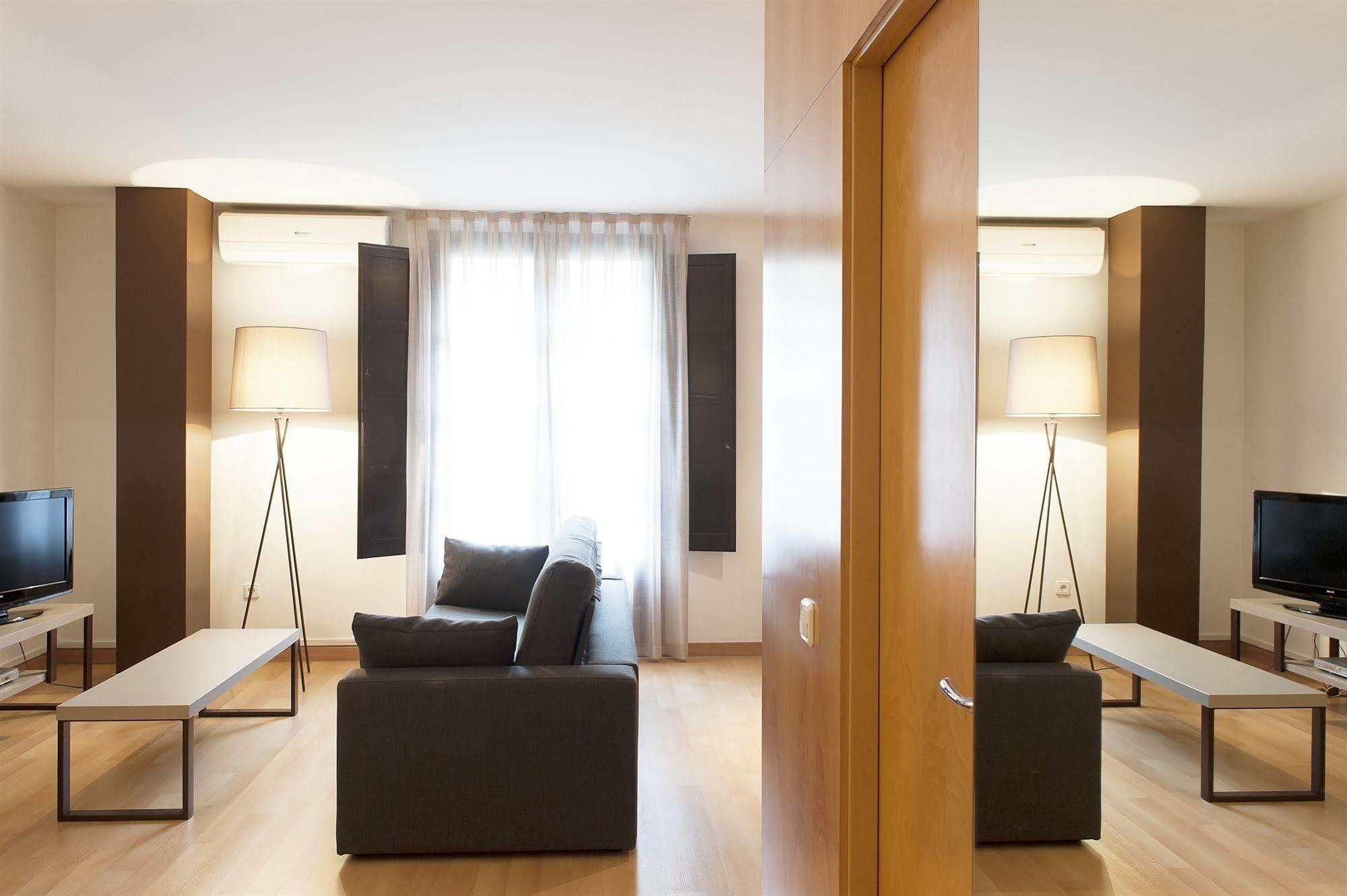 Aspasios Plaza Real Apartamento *