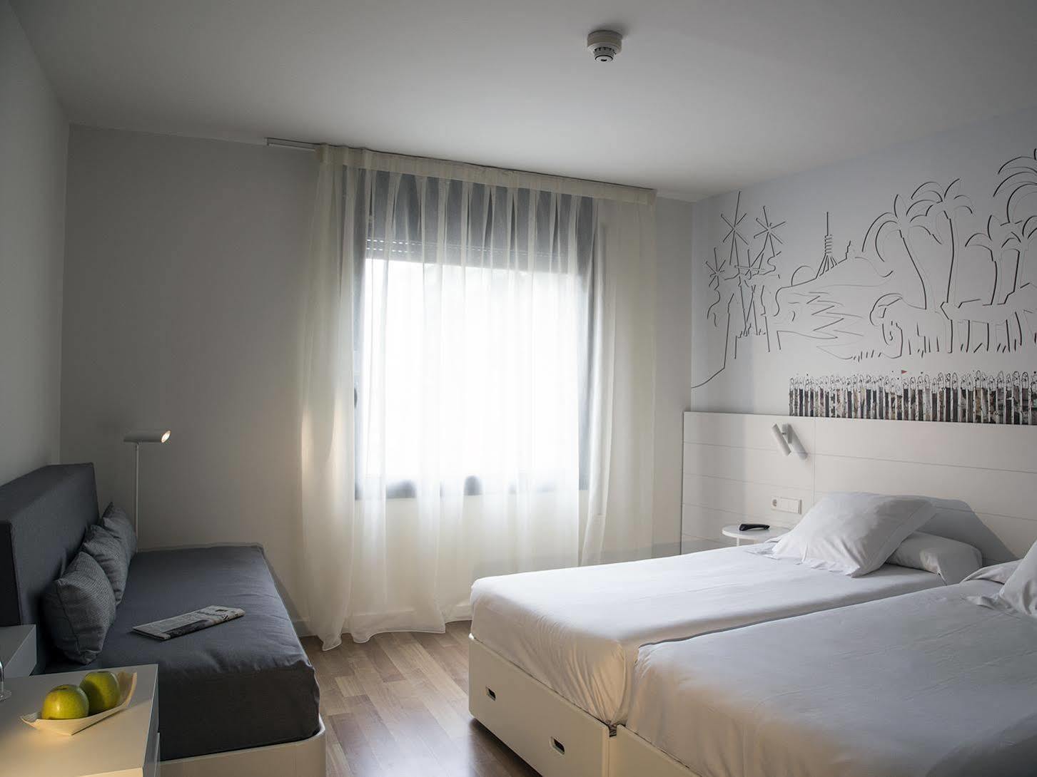 Pol & Grace Hotel