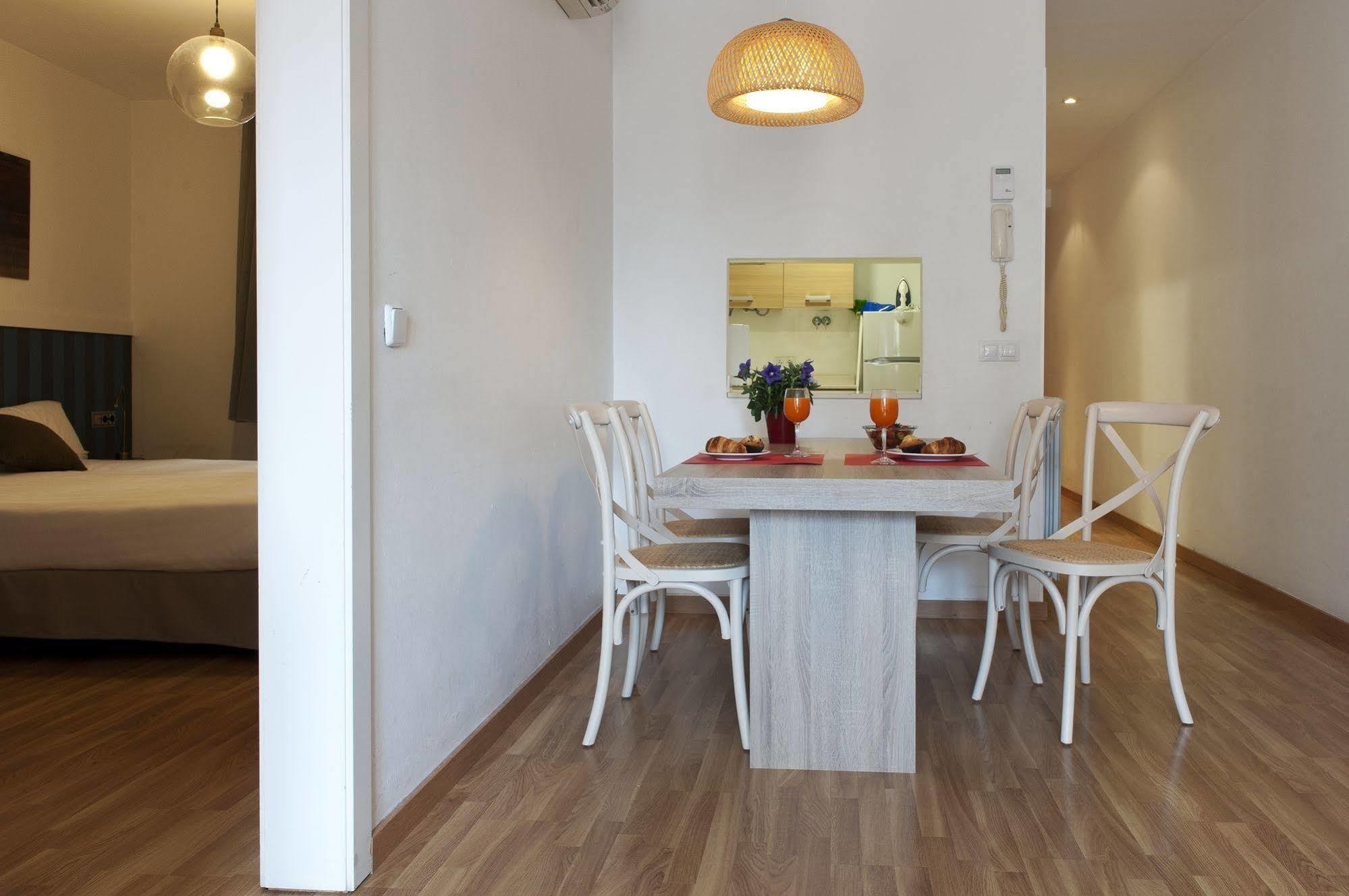 Mh Liceo Apartamento Barcelona