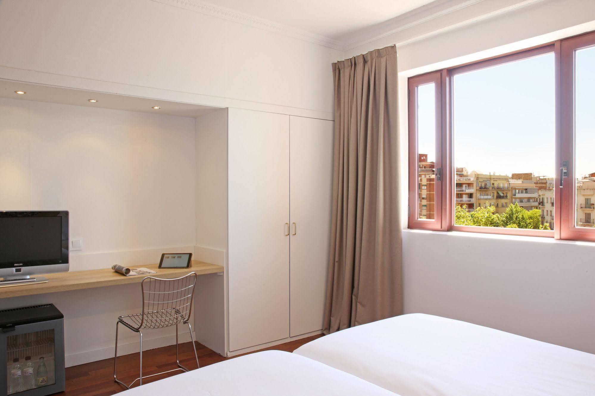 Chic & Basic Velvet Hotel