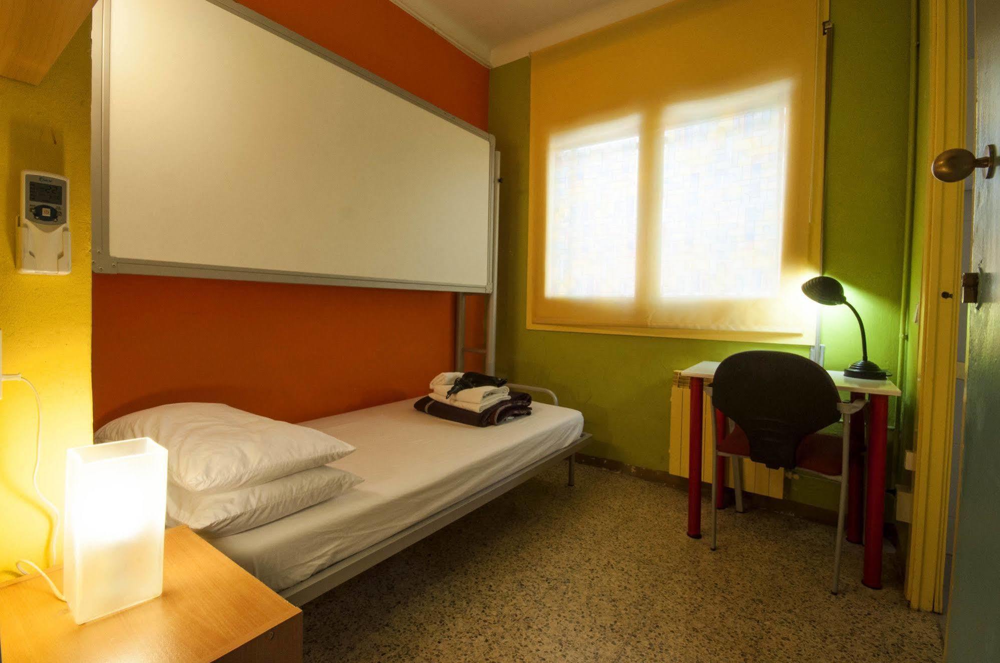 Residencia Albergue Studio Hostal *