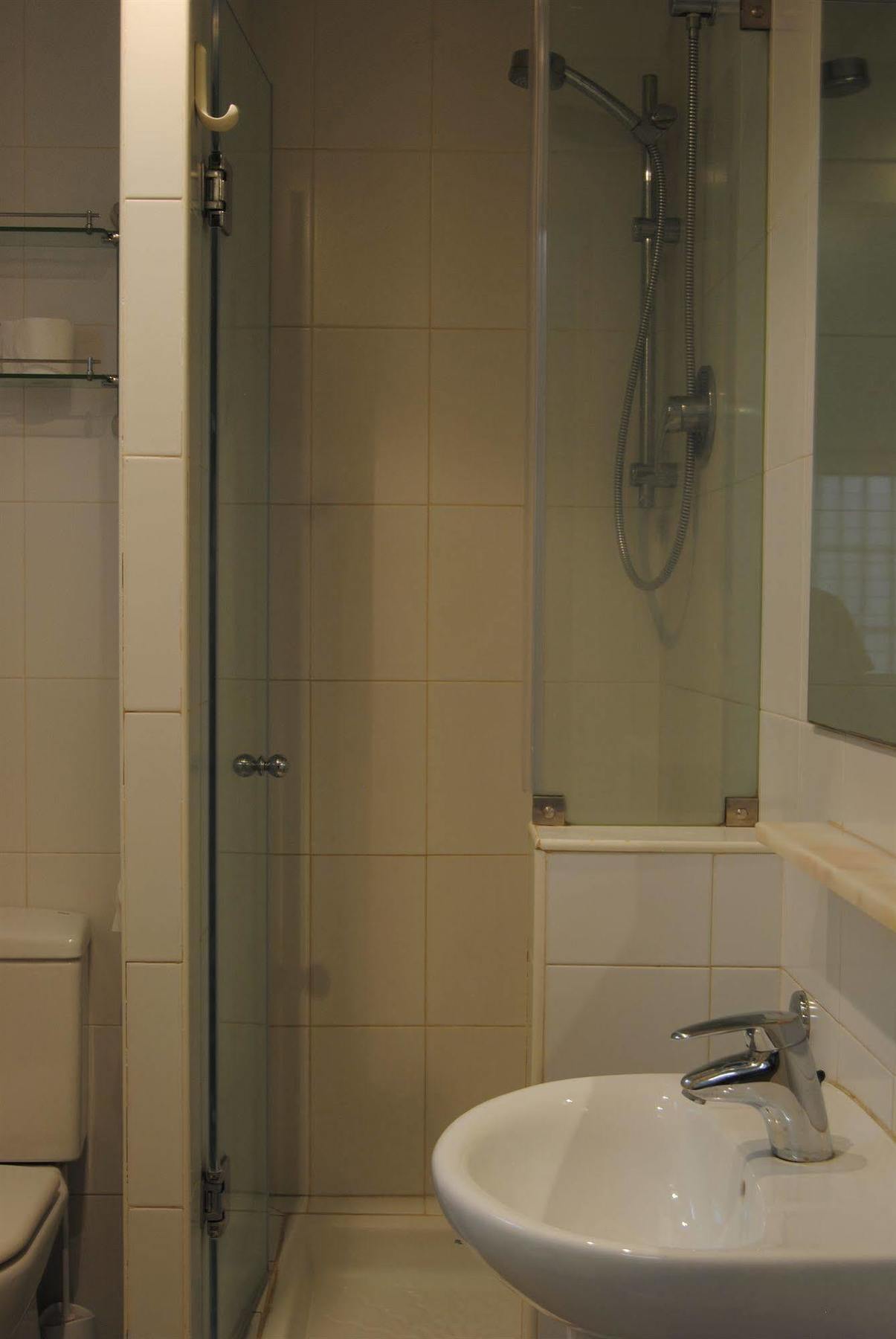 Hostal Residencia Albergue Studio Barcelona