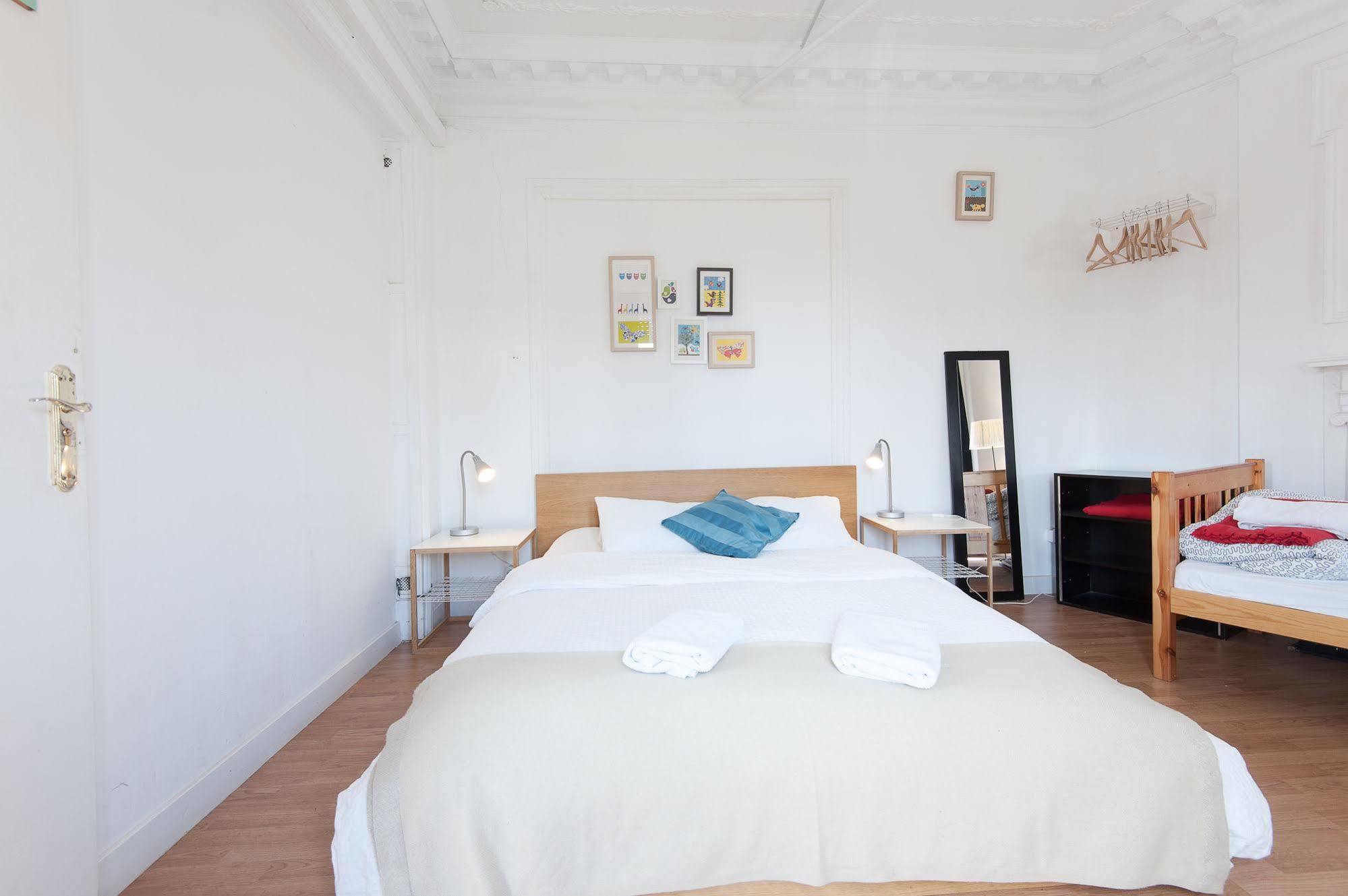 Hostal Wow *