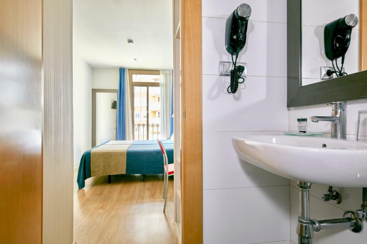 Transit Hotel *