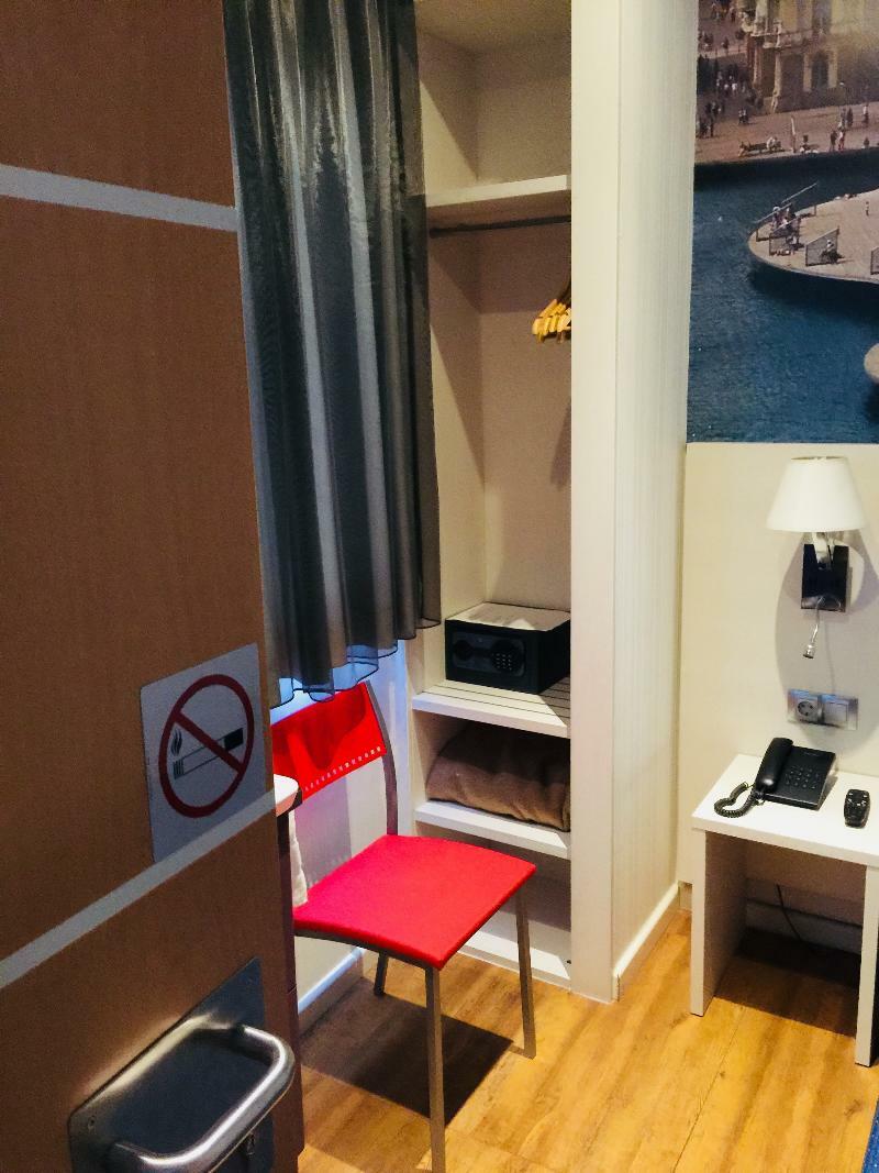 Transit Hotel *
