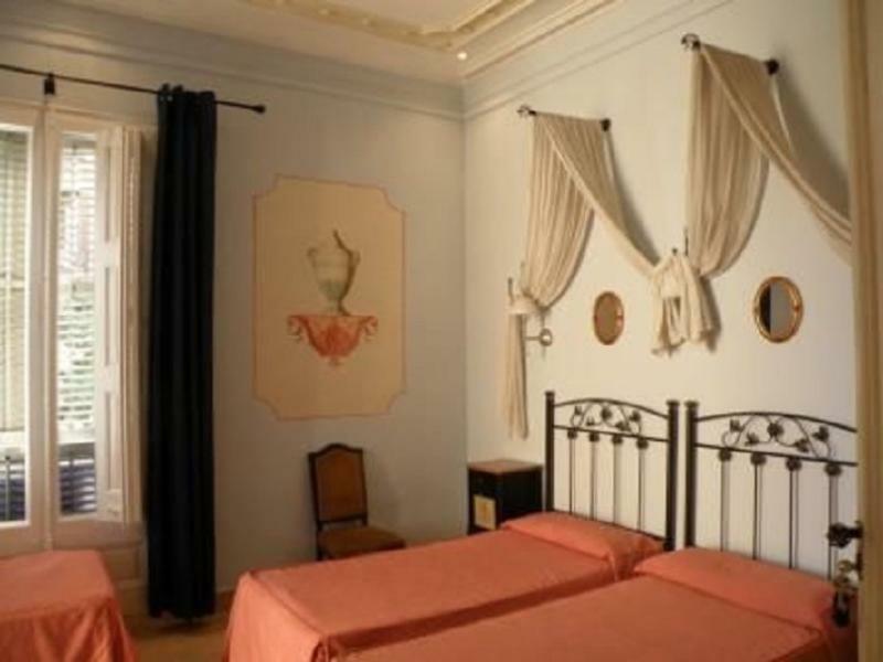 Casa Consell Gran Via, 2*