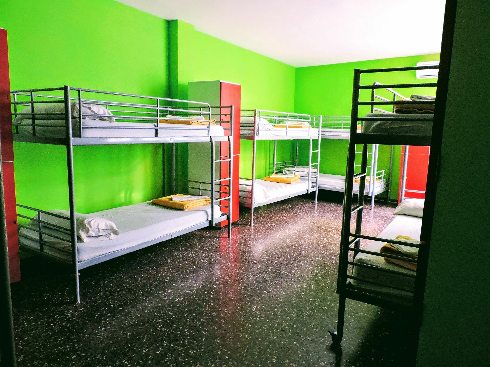 Onefam Les Corts Barcelona