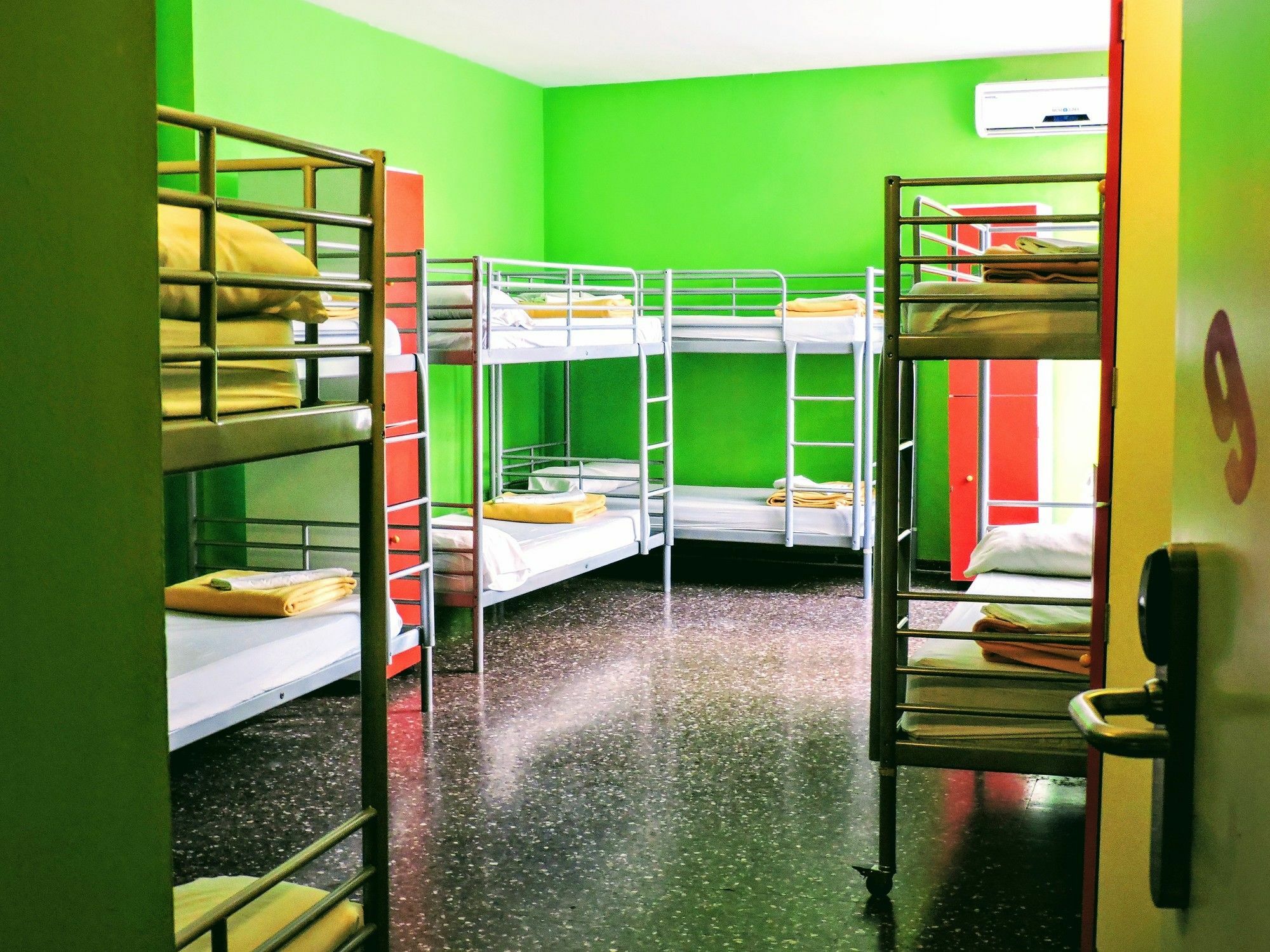 Onefam Les Corts Hostal *
