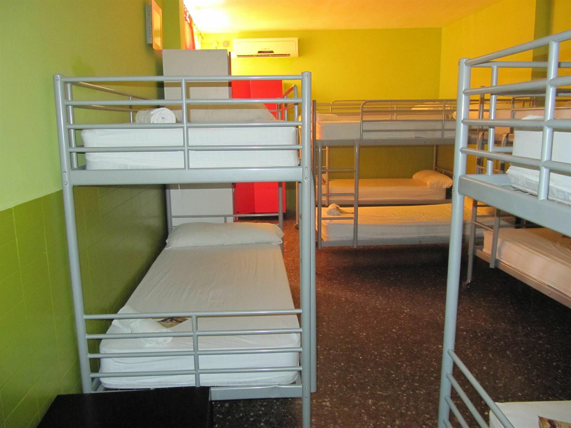 Onefam Les Corts Hostal *
