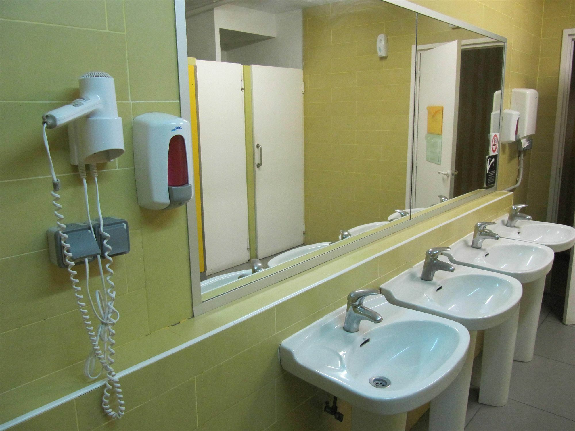 Onefam Les Corts Hostal Barcelona