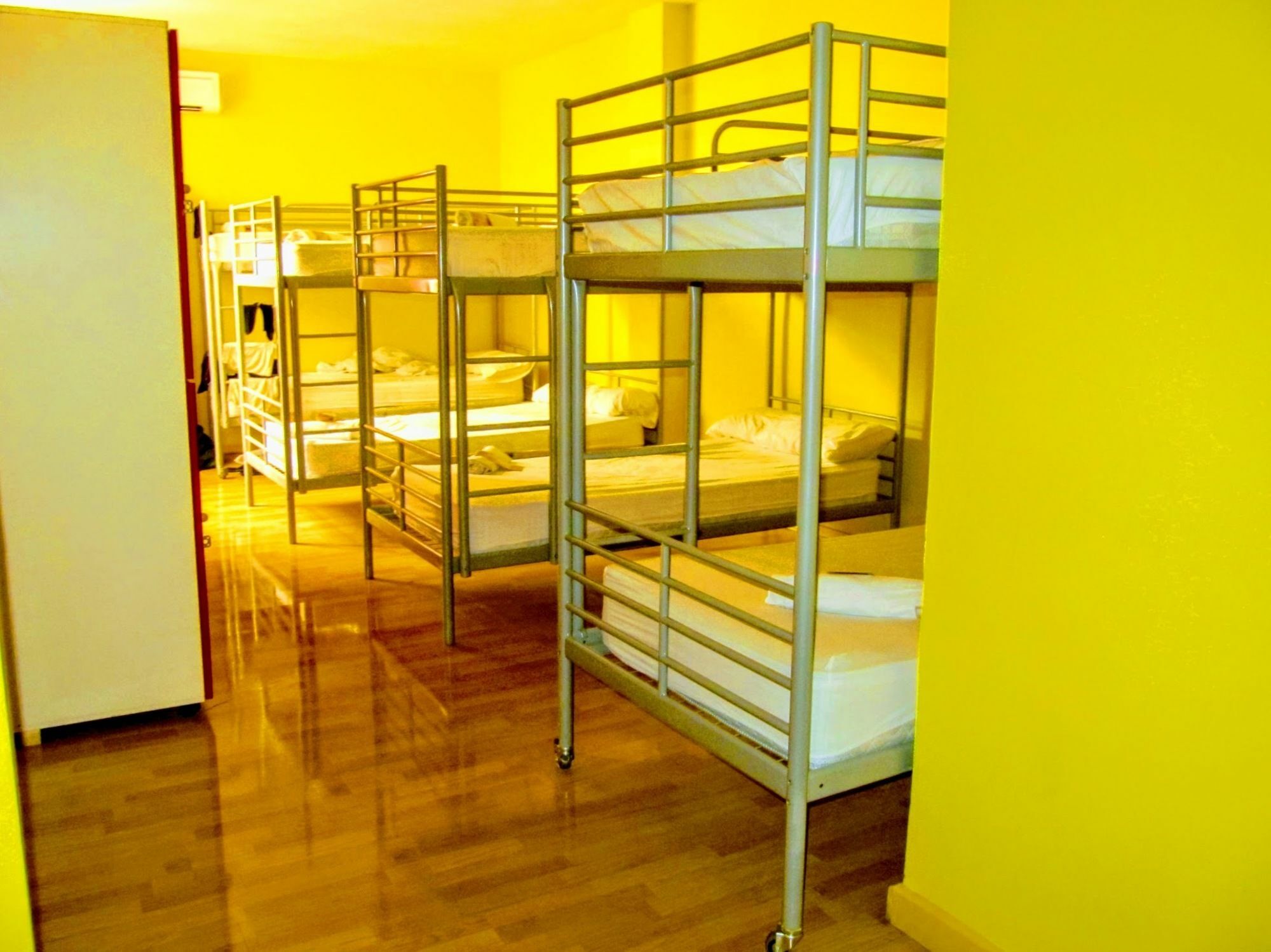 Hostal Onefam Les Corts *