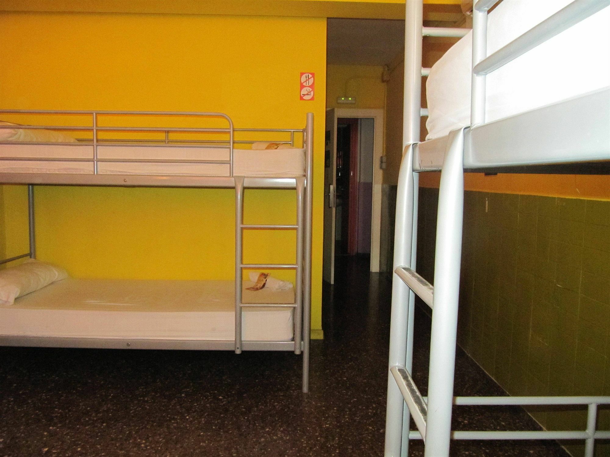 Onefam Les Corts Hostal