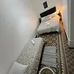 A & M Barcelona Hostal