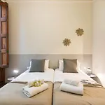 Avinyó- New Listing -Spacious Loft in the Gothic Quarter!