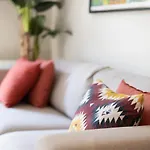 Aparteasy - Family 4-Bedroom Apartment