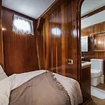 Spacious Yacht Hotel Barcelona City Center 5 Cabins