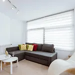 Two Bedroom Townhouse Within 10Min Walk From Beach