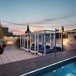 Hotel Midmost