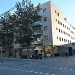 Apartment 5 Minutes Away From The Beach