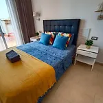 By Paseo De Colon Apartment