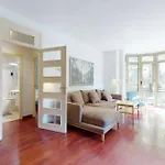 Modern And Bright Three-Bedroom In Eixample