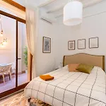 Apartments & Studios Gothic Center