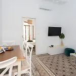 Apartments & Studios Gothic Center