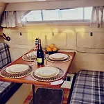 Cosy And Homey Houseboat Castelldefels