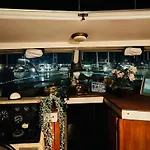 Cosy And Homey Houseboat Castelldefels