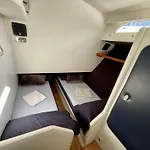 Barco Amplio Con 2 Camarotes / Comfy Boat With 2 Bedrooms - Barcelona