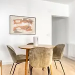 Blueground Vila De Gracia Furniture Decor Bcn-72
