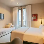 Uma Suites Pau Claris