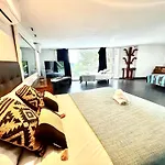 Aya House