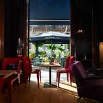 Chic & Basic Born Boutique Hotel