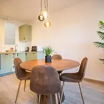 12Crc1038 - Big & Cozy 2Bed Apartment In The City