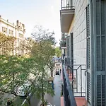12Crc1038 - Big & Cozy 2Bed Apartment In The City