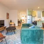 12Crc1038 - Big & Cozy 2Bed Apartment In The City