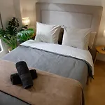 Sunny Central Double Bed Room Metro L5 - L1