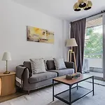 Blueground Les Corts Balcony Ac Wd Bcn-157