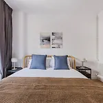 Blueground Les Corts Balcony Ac Wd Bcn-157