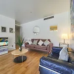 Vila Olimpica Pool Suites