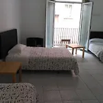 Hostal River