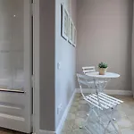 Habitat Apartments Modernista