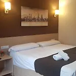 Hostal Barcelona Travel
